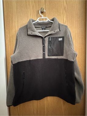 Notice the Reckless Two-Tone Gray & Black Teddy Pullover Jacket